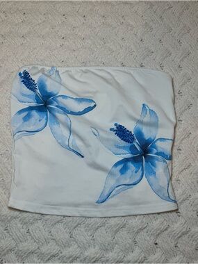 SHEIN White Strapless Floral Watercolor Crop Top with Blue Blossoms
